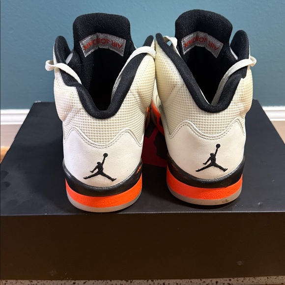 Jordan Air Jordan 5 Retro White with Orange Accents - Picture 4 of 6